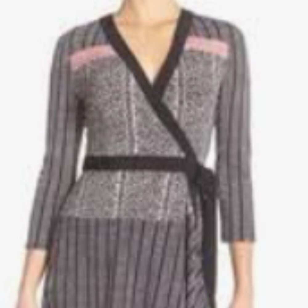 BCBG Wrap Dress Size Small Flouncy Dress Wrap Dress with tie
